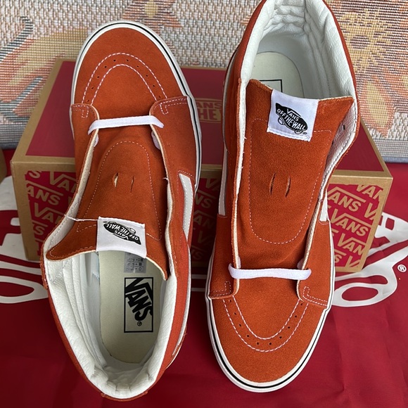 Vans WMNS Sk8-Hi
Color Theory Burnt Ochre
VN0005U9GWP
Sneakers - Picture 13 of 16